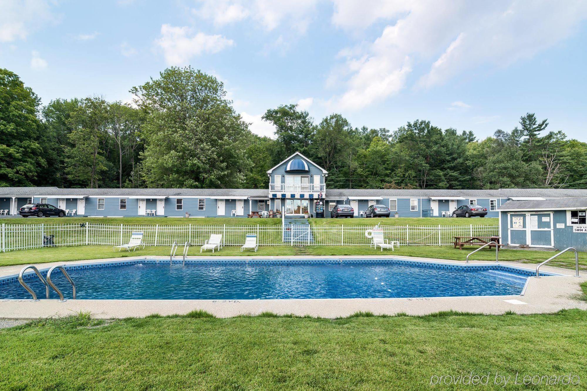 Rodeway Inn Lee Exterior photo